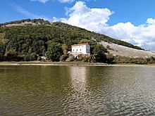 Vecchio Ostello visto dal lago