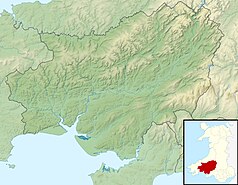 Mapa konturowa Carmarthenshire, blisko centrum na prawo znajduje się punkt z opisem „źródło”, natomiast na dole znajduje się punkt z opisem „ujście”