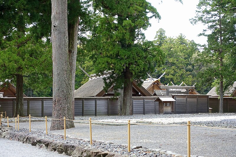 File:Goshoden and Kodenchi - Geku, Ise Shrine - Ise, Mie, Japan - DSC07795.jpg