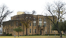 Runnels courthouse 2009.jpg