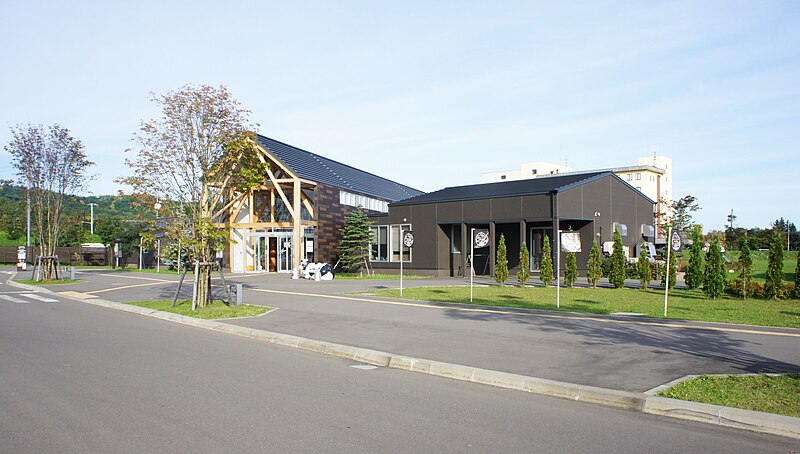 File:Michinoeki Garden Spa Tokachigawa Onsen Appearance.jpg