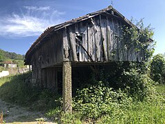 Abandoned barn, Urgezes.jpg