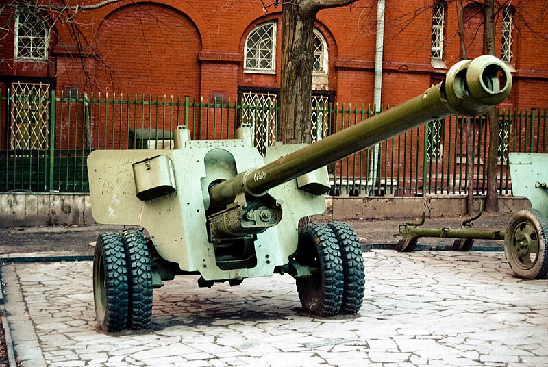 File:Anti-tank turret (3367619975).jpg