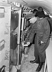 Officier soviétique dans le tunnel creusé par les services anglo-saxons entre Berlin-Ouest et Berlin-Est lors de l'opération Gold après sa découverte, 24 avril 1956.