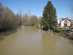 L'Ouanne rue des Ponts, petite crue de mars.