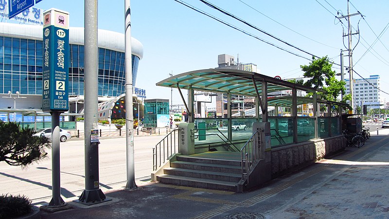 File:Gwangju-metro-117-Gwangju-songjeong-station-entrance-2-20190522-112600.jpg