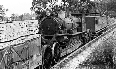 A South Australian Railways T class narrow-gauge locomotive on a broad-gauge crocodile car