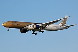 Et Boeing 777-fly fra Gulf Air går inn for landing på London Heathrow lufthavn i 2009.