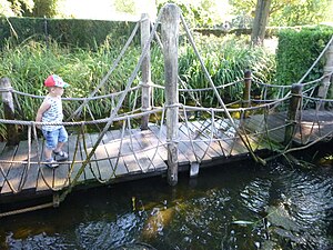 Brug met watereffecten