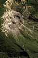 Photo aérienne couleur d'un cratère de volcan.