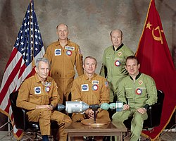 v. l. n. r.: Deke Slayton, Tom Stafford, Vance D. Brand, Alexei Leonow, Waleri Kubassow