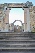 Ruderi del Convento dei Frati Minori Osservanti detto anche convento dei “Cento Archi”.jpg