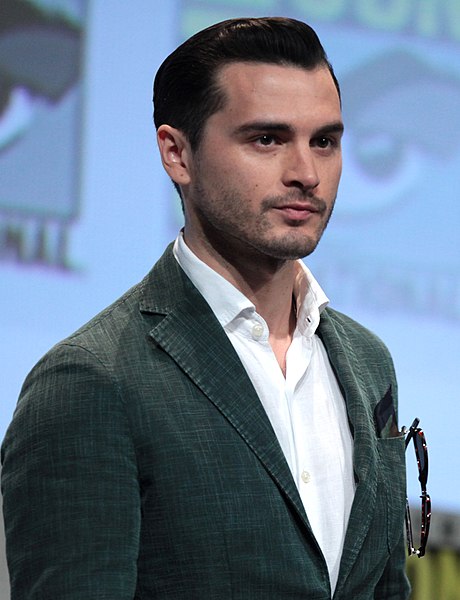 File:Michael Malarkey.jpg