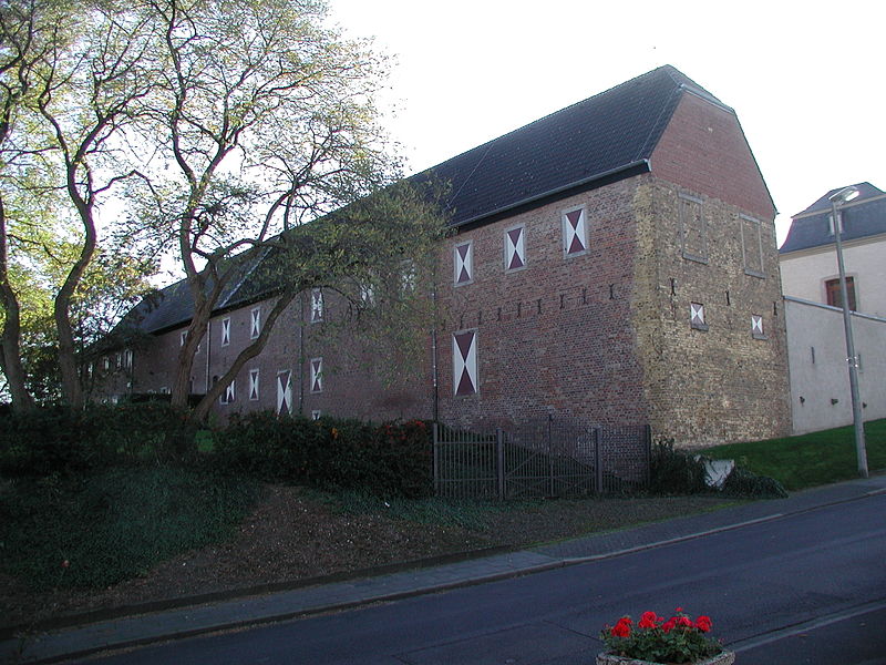 File:Burg-Bornheim-Hemmerich-010.JPG