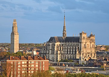 Soleil couchant sur les façades nord et occidentale.