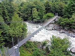 Passerelle himalayenne de Livet 03.jpg