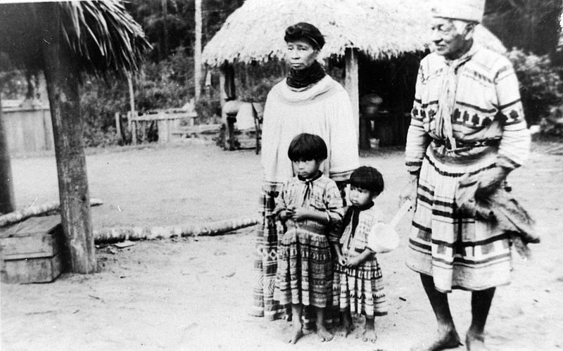 File:Dr. Tiger, Mrs. Ingram Billy and children (2987118032).jpg