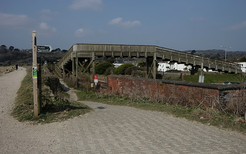 File:Footbridge Across the Line - geograph.org.uk - 3392162.jpg