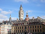 La Vieille Bourse et le beffroi de la Chambre de commerce et d'industrie de Lille Métropole depuis la place du Général-de-Gaulle.