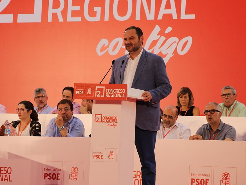 File:José Luis Ábalos en el 12º Congreso del PSOE de Extremadura.jpg