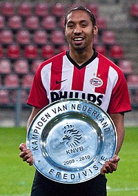 Olfers bij PSV in 2010 met de kampioensschaal van de Beloften Eredivisie.