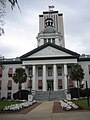 Tallahassee - Önde 1845'te yapılan eski, arkada yeni Florida Eyaleti Kongresi Capitol binaları