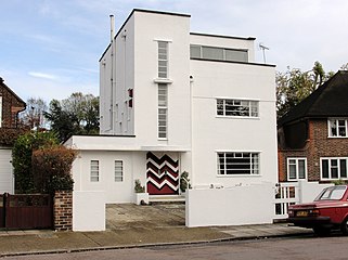 A Bauhaus(バウハウス) design House in St Margarets