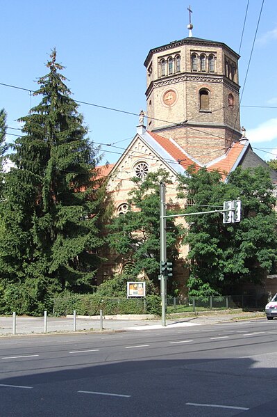 File:Dorfkirche Niederschönhausen 02.jpg