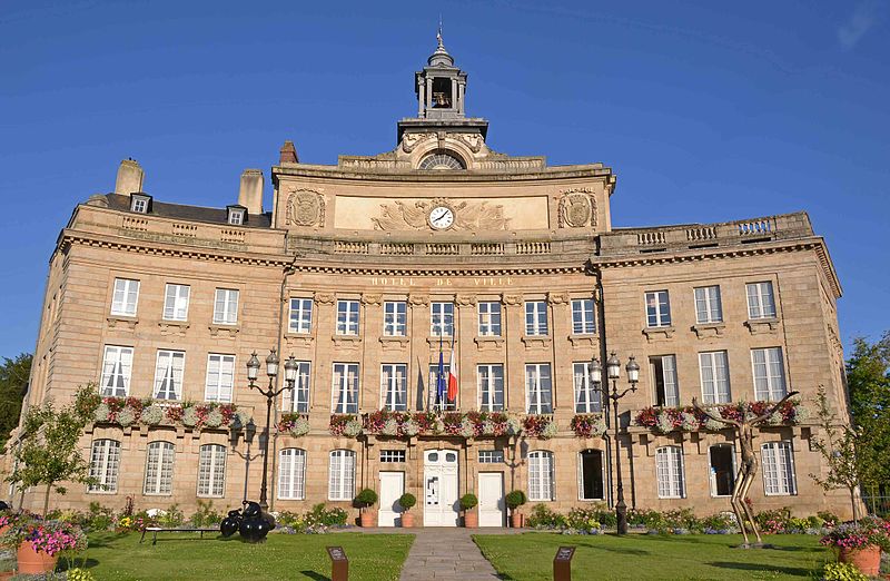 File:Hotel de Ville.jpg