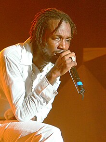 Description de l'image Mavado performs on stage for Dancehall Night at Reggae Sumfest 2008.jpg.