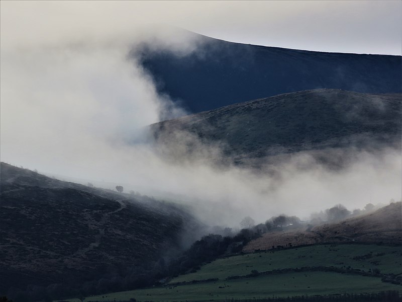 File:Clouds-3217, Dingle Peninsula, Co. Kerry, Ireland.jpg