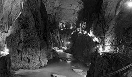 Ondergrondse gedeelte van de rivier de Reka in de grotten van Škocjan