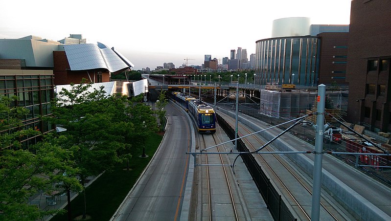 File:METRO Green Line, UofM, pre-opening, June 2014.jpg