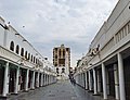 Marktstraße mit Moschee und Turmhaus, 2020.