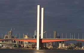 Le Bolte Bridge vu en sortant de Melbourne.