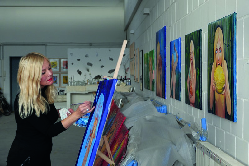 File:Ekatherina Savtchenko in her studio.jpg