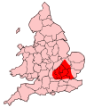 後にカトゥウェッラウニー族（Catuvellauni）として知られることになる部族の推定される版図 (地図の赤い部分)。 イングランド南東部などのうち、大ロンドンの北に隣接していた旧ミドルセックス州（現在のハートフォードシャー州辺り）、北西に広がるバッキンガムシャー州などを含む。 カエサルはカッスィウェッラウヌスの出身部族についても、上の部族名にも言及していないが、やがてローマ帝国軍と戦うことになる、その部族が該当すると考えられている。
