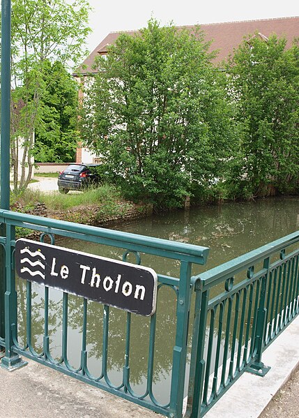 File:Aillant-sur-Tholon-FR-89-Tholon-15.jpg