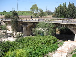 כביש 75 בחולפו מעל נחל קישון, מבט מדרום