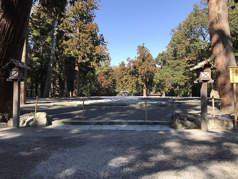 File:Site of Former Main Hall of Toyouke Grand Shrine.jpg