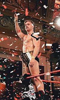 Der erste und letzte Titelträger Tyler Bate.