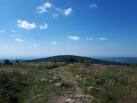 Le puy Snidre vu depuis le puy de Montoncel.