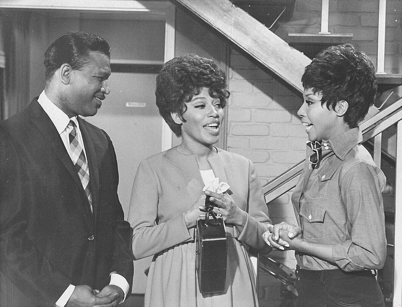 File:Sugar Ray Robinson, Diana Sands, and Diahann Carroll as 'Julia', 1970.jpg