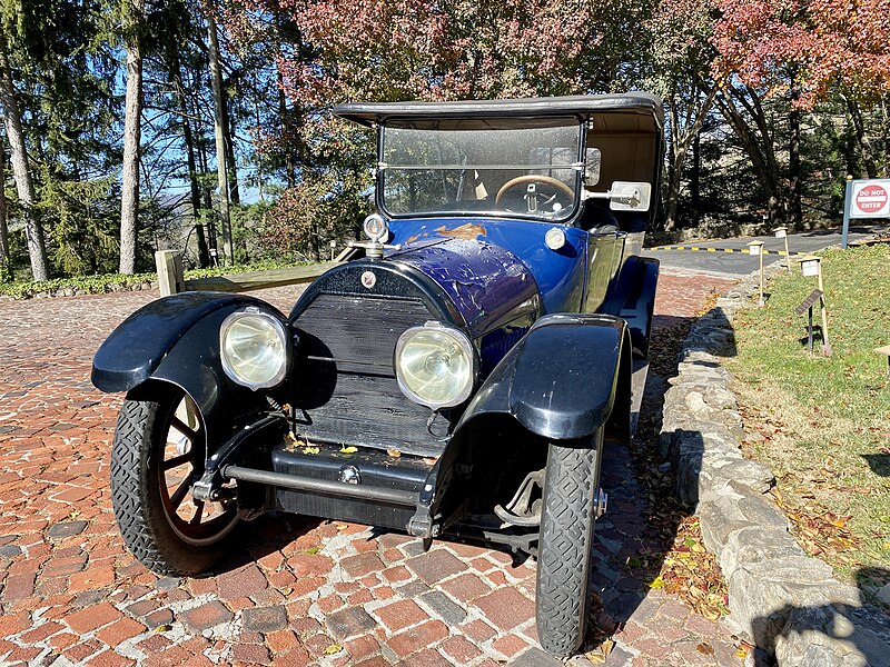 File:1917 Cadillac 7-Passenger Touring Car, Grove Park Inn, Grove Park-Sunset, Asheville, NC - 51852224422.jpg