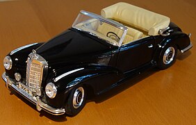 Mercedes-Benz 300 S von 1955 in 1:18