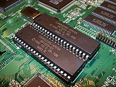 Betriebssystem-ROM-Chips im DIP-Gehäuse
