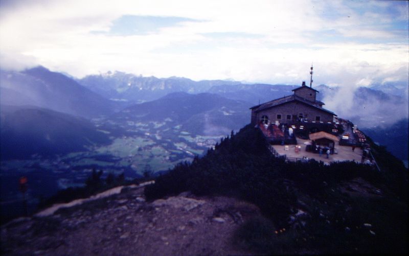 File:Blick durch die Wolken - panoramio.jpg