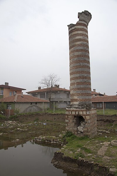 File:Edirne Unidentifed minaret remains b 2017 3007.jpg