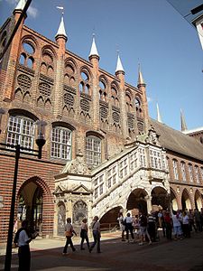 Neues Gemach mit Renaissancetreppe und Langes Haus von der Breiten Straße