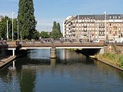 Le pont de Paris vu depuis le pont du Marché